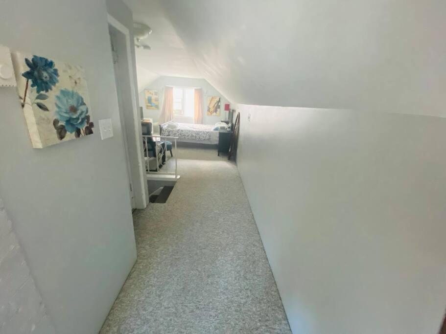 Artistic Apartment Near Downtown Victoria Exterior foto